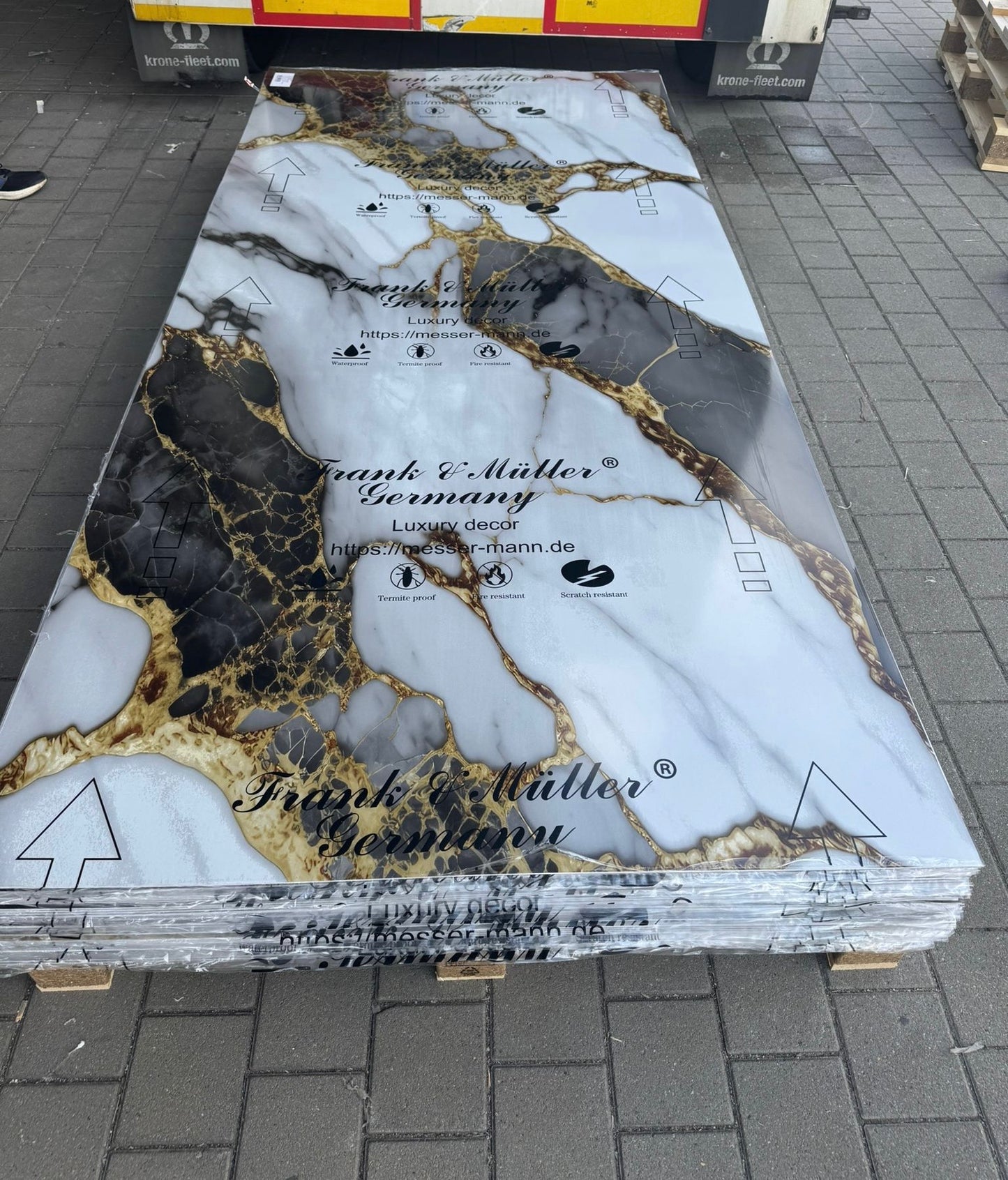 PVC Wandpaneele 260x122cm - 55 Farben verfügbar - 3mm stark